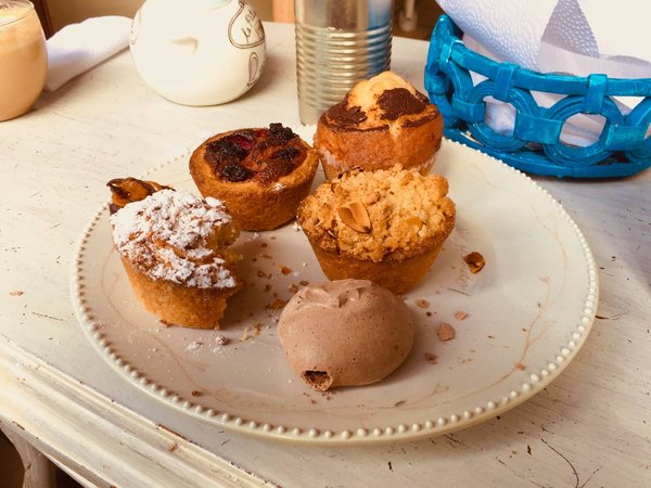 How to Master the Art of French Macarons with a Raspberry Filling?